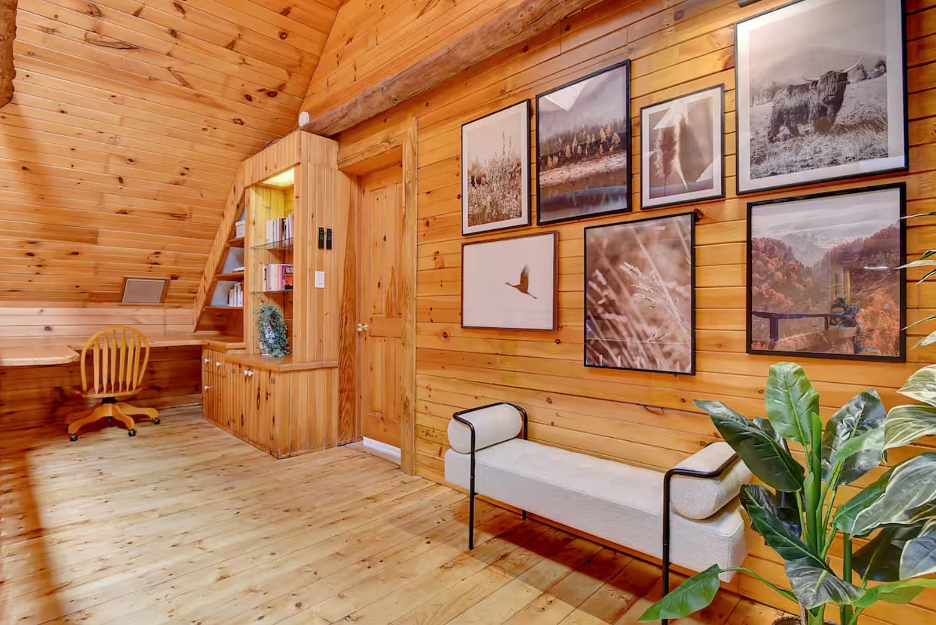 Photo - Bureau