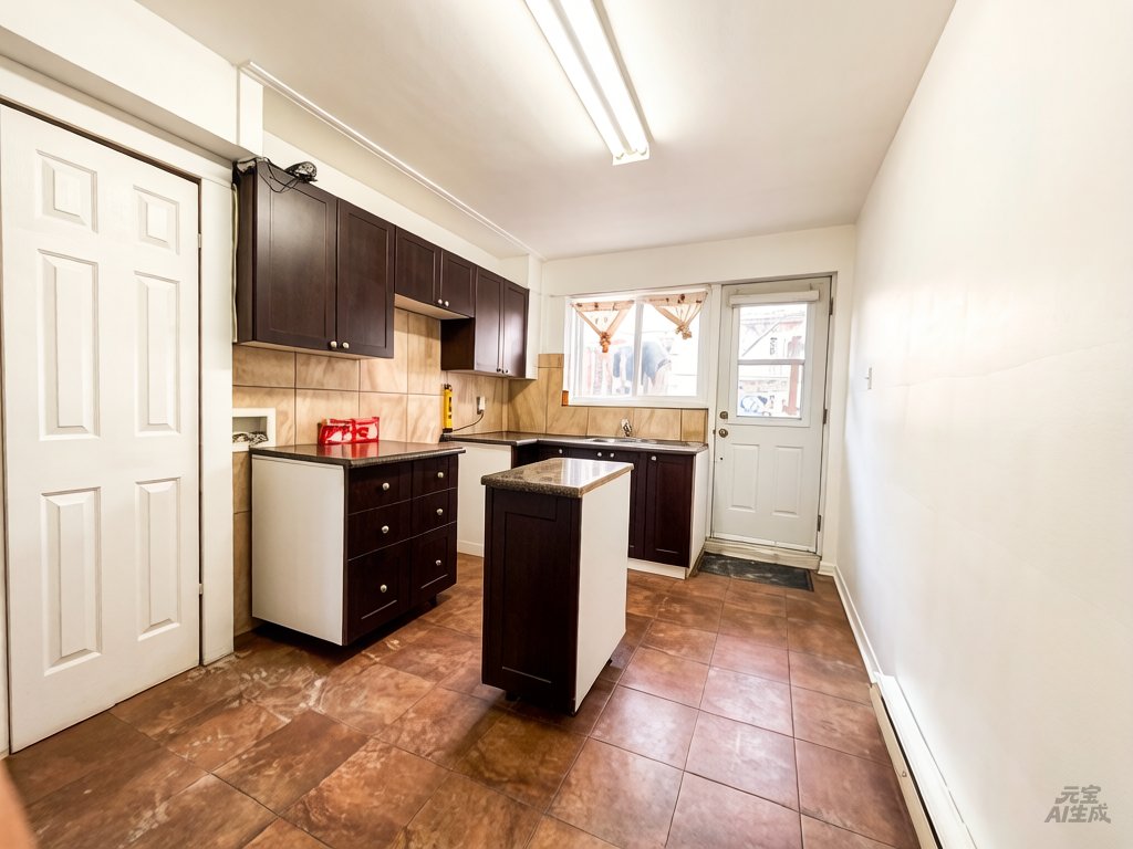 Photo - Kitchen