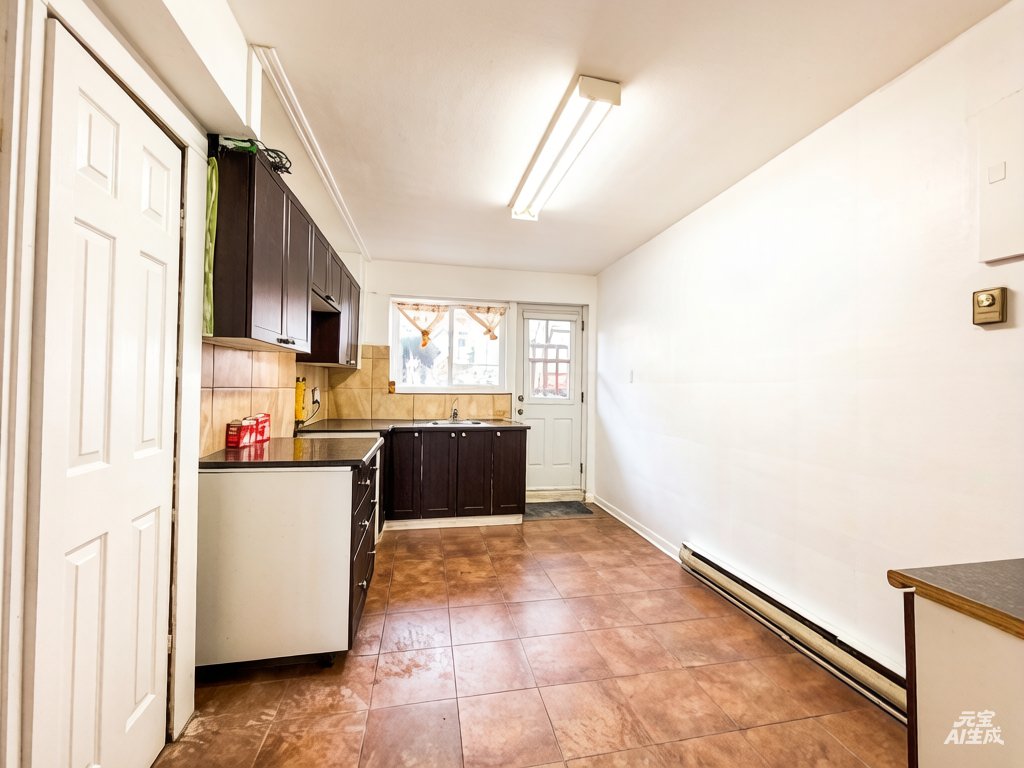 Photo - Kitchen