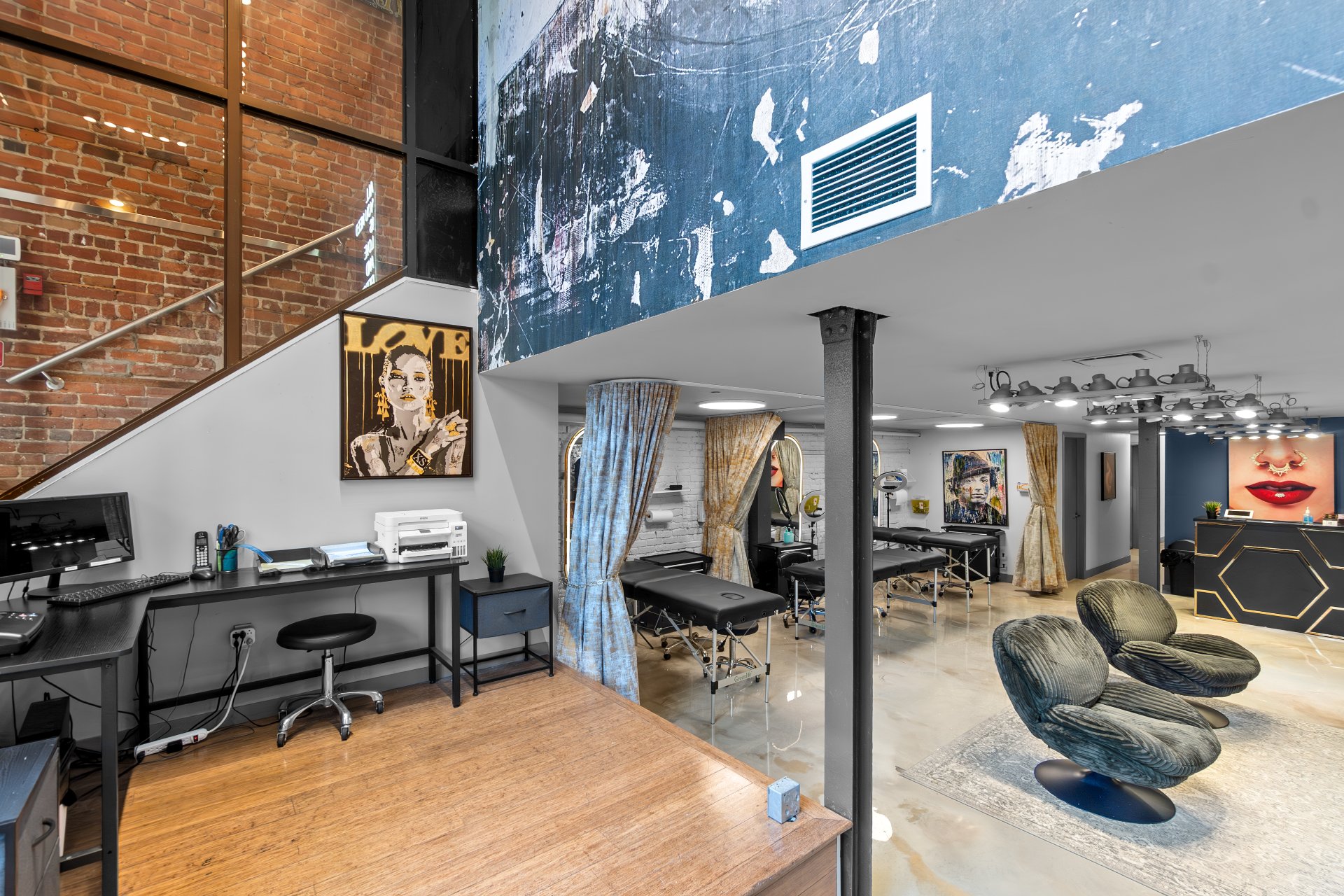 Photo - Interior