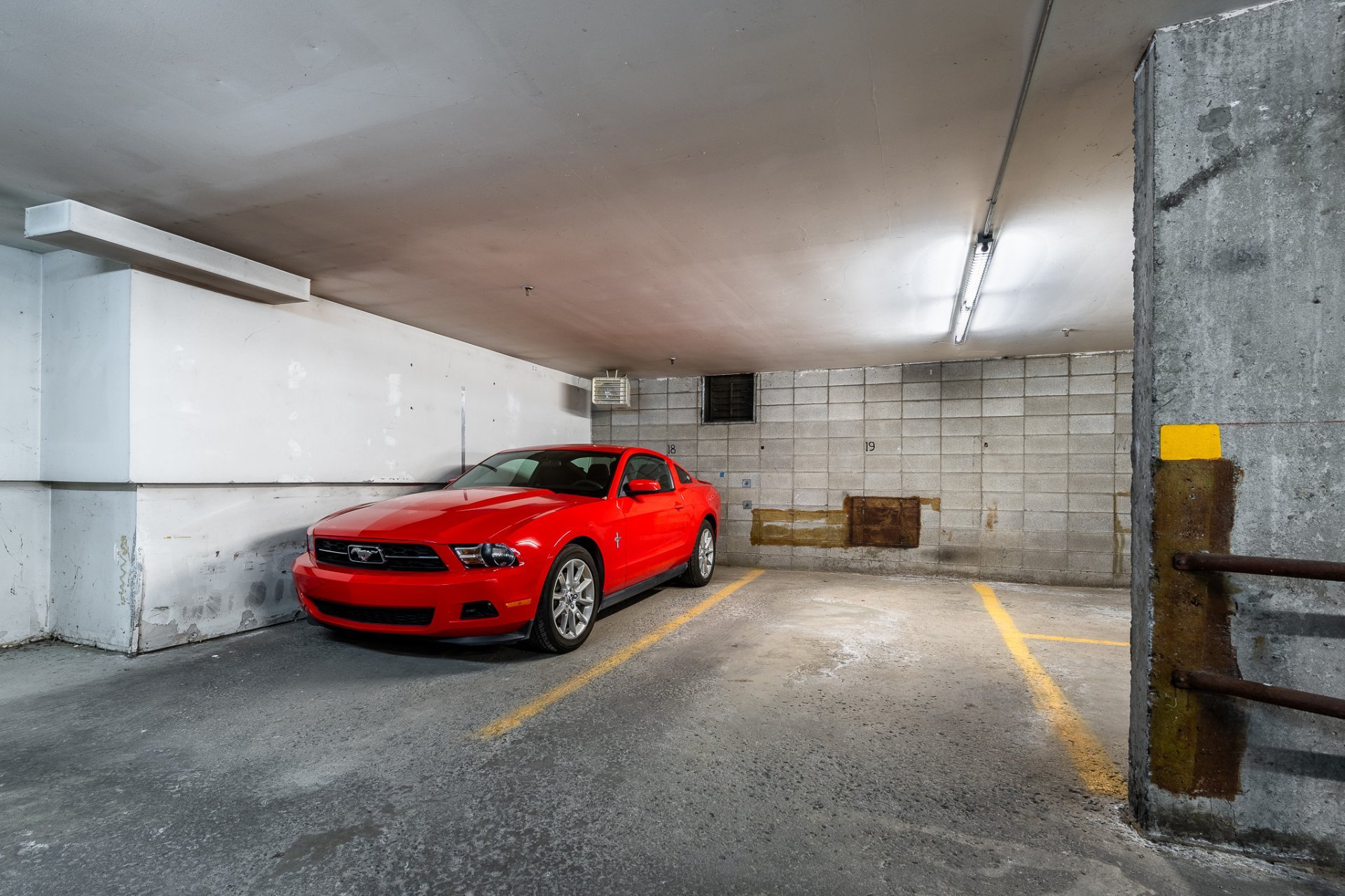 Photo - Garage