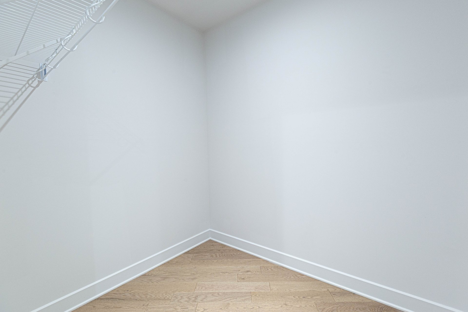 Photo - Bureau