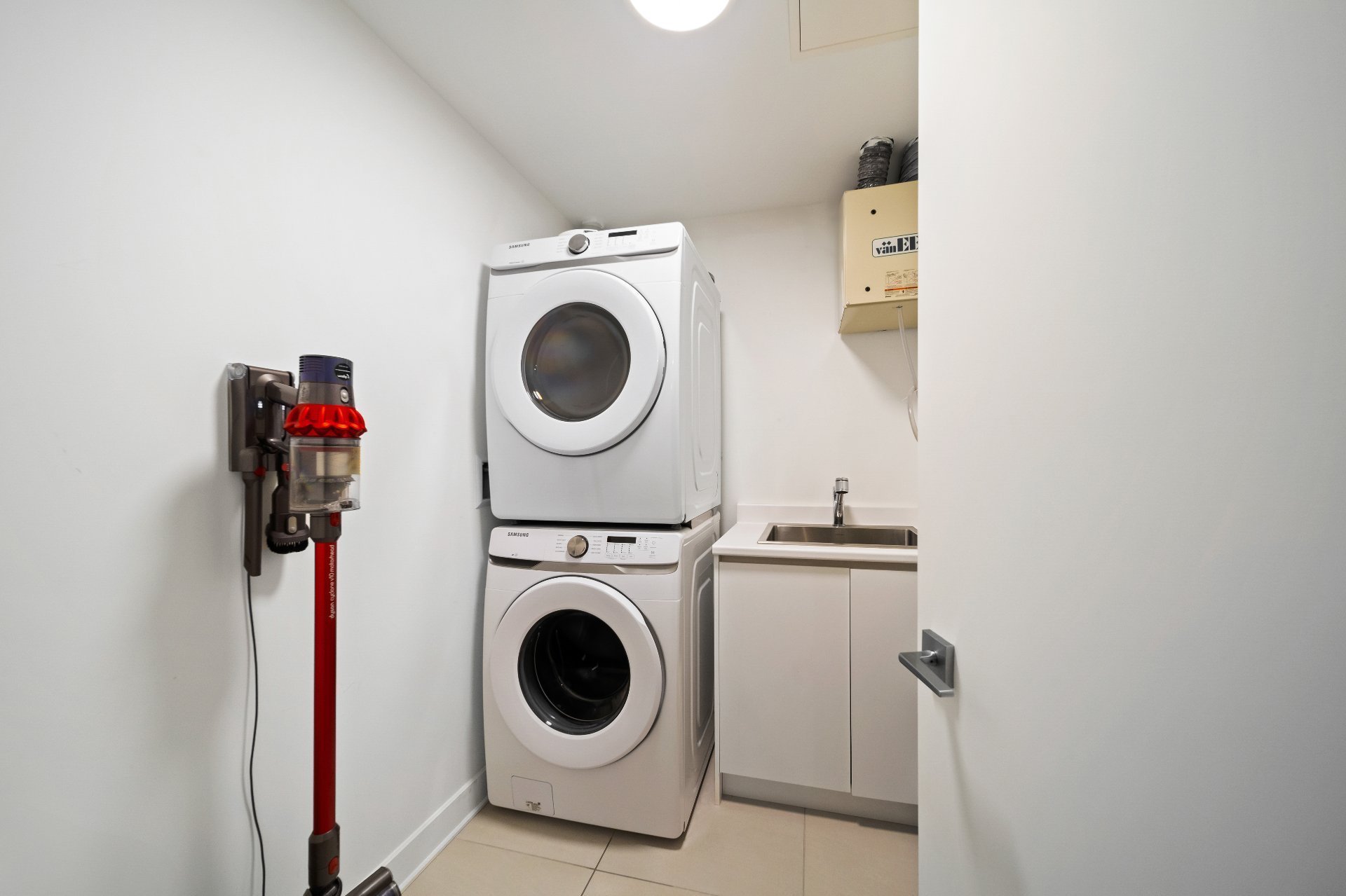 Photo - Laundry room