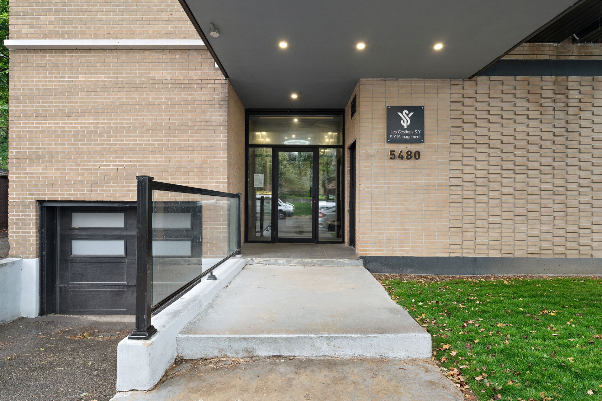 Photo - Entrée extérieure