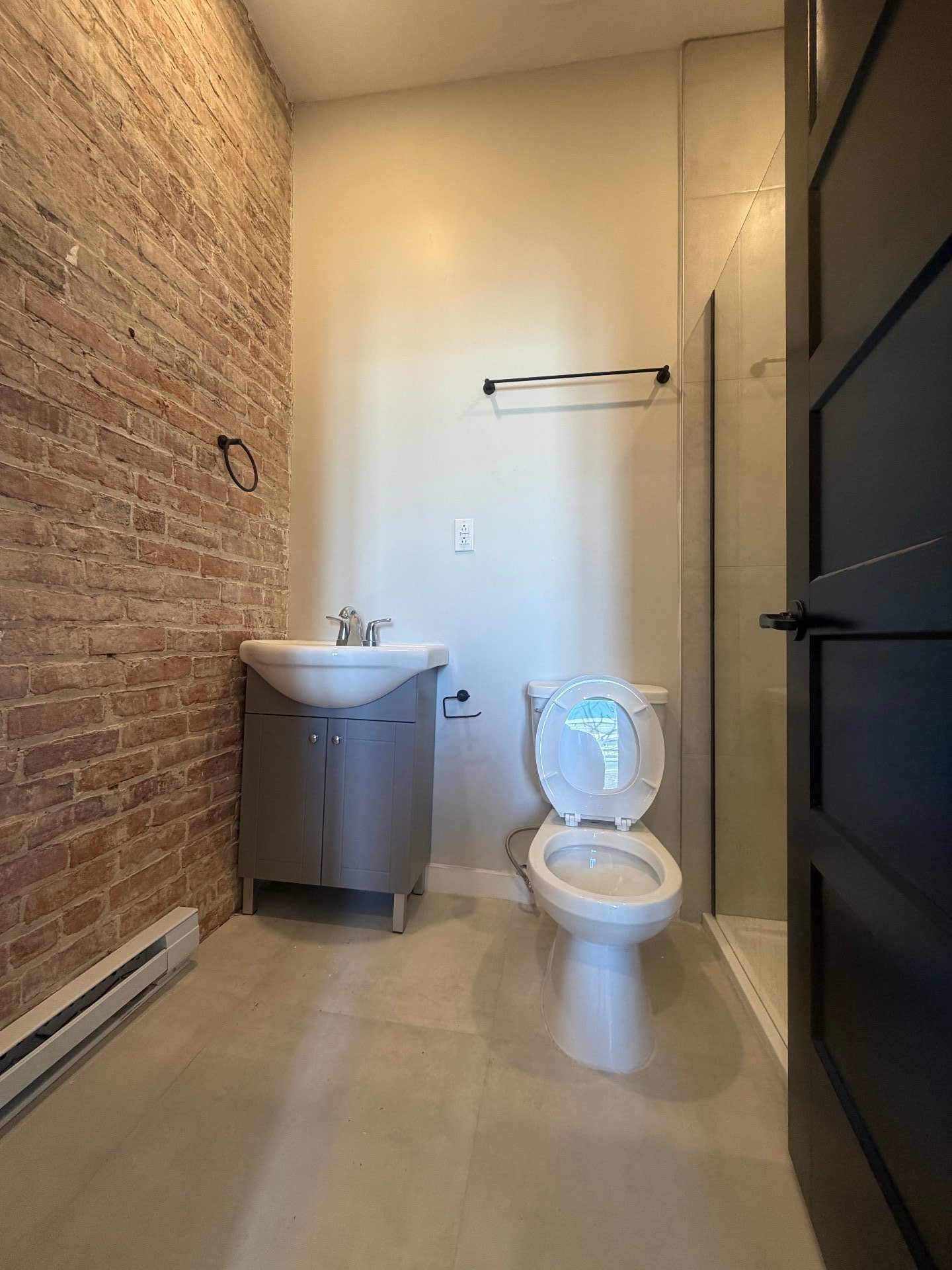 Photo - Ensuite bathroom