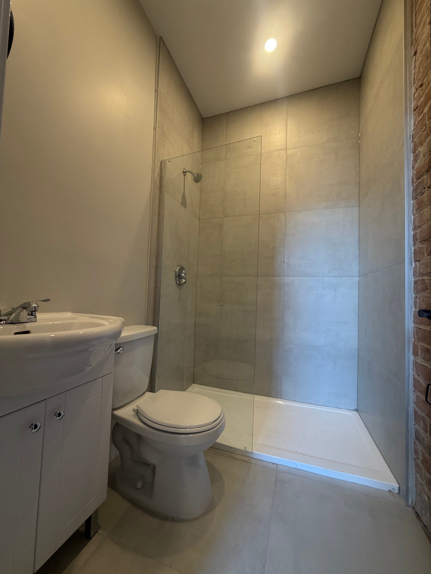 Photo - Ensuite bathroom