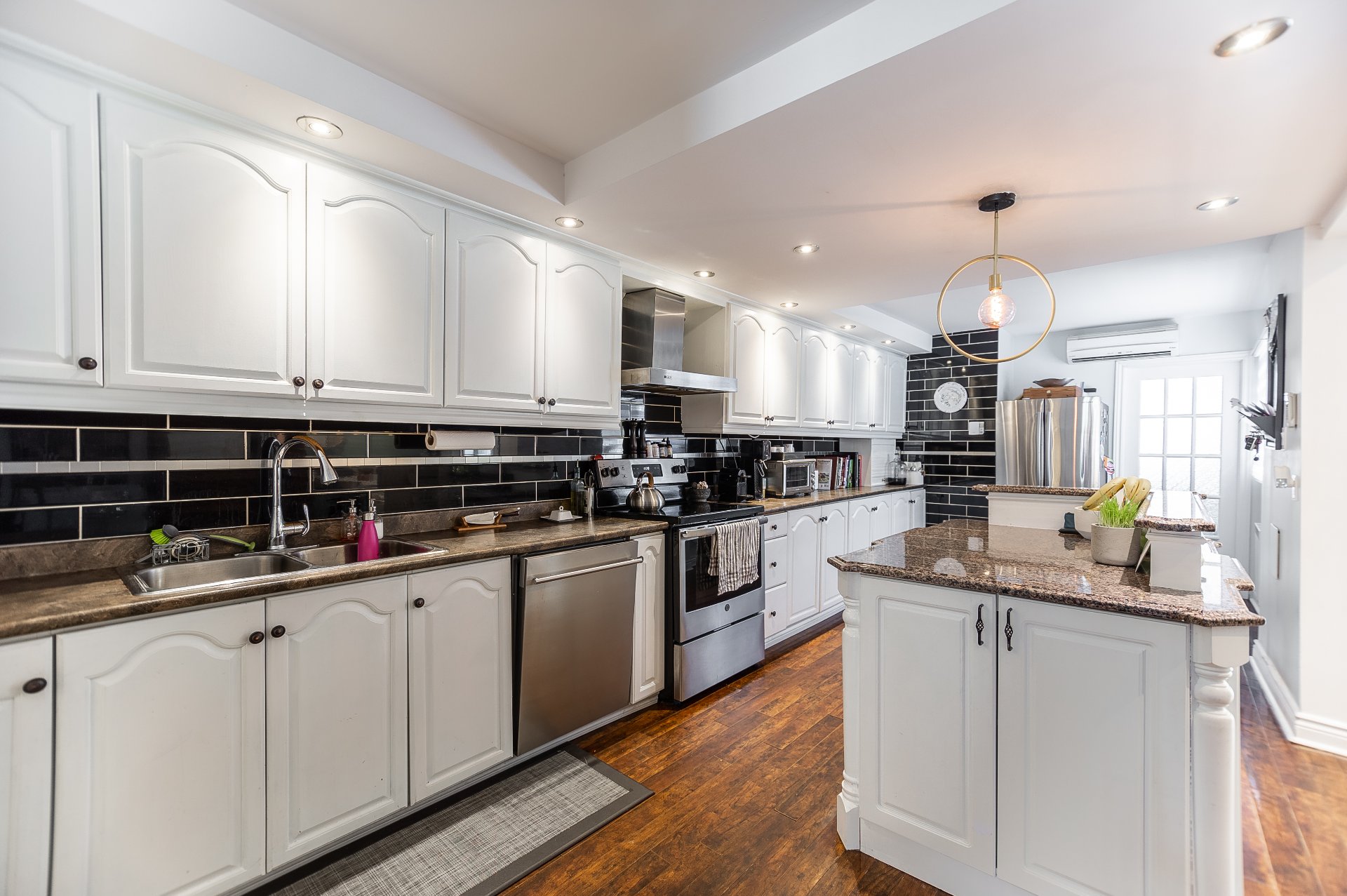 Photo - Kitchen