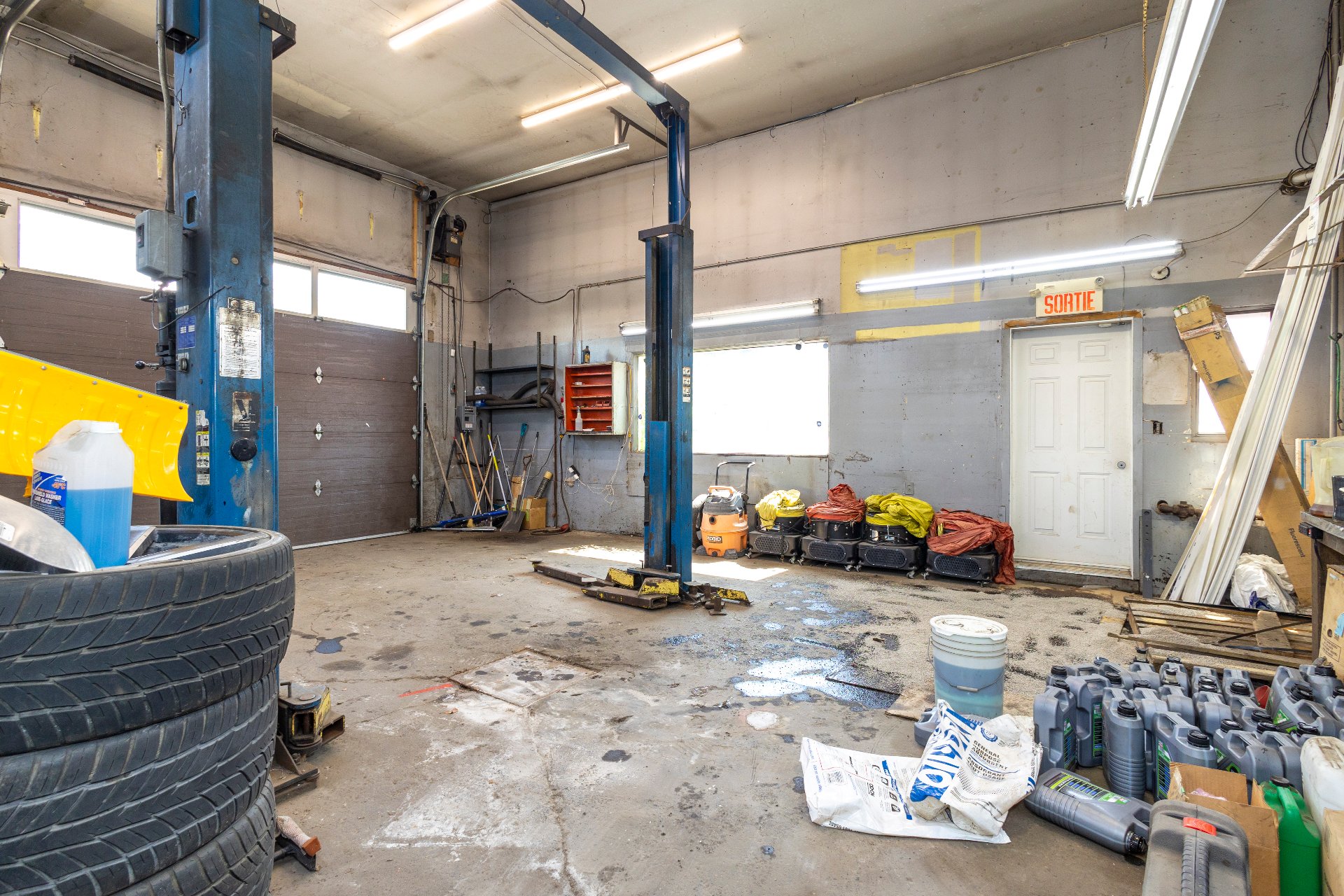 Photo - Garage
