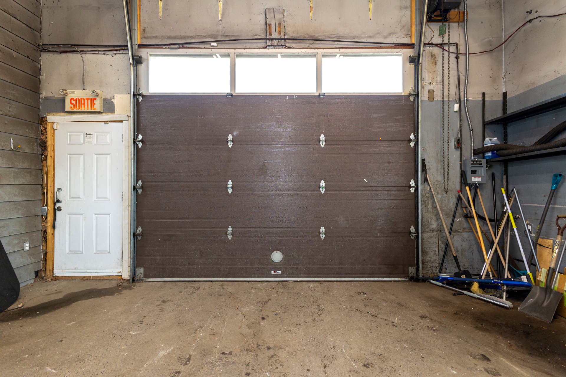 Photo - Garage