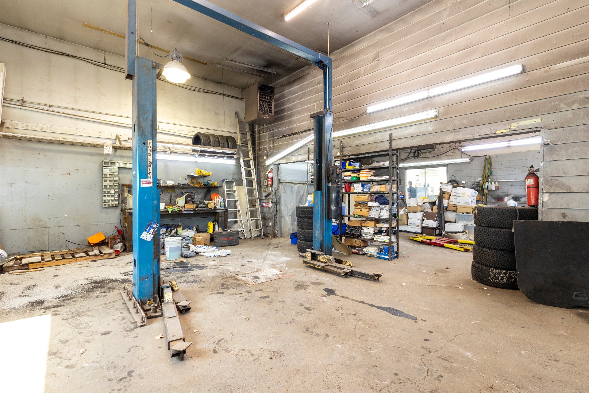 Photo - Garage