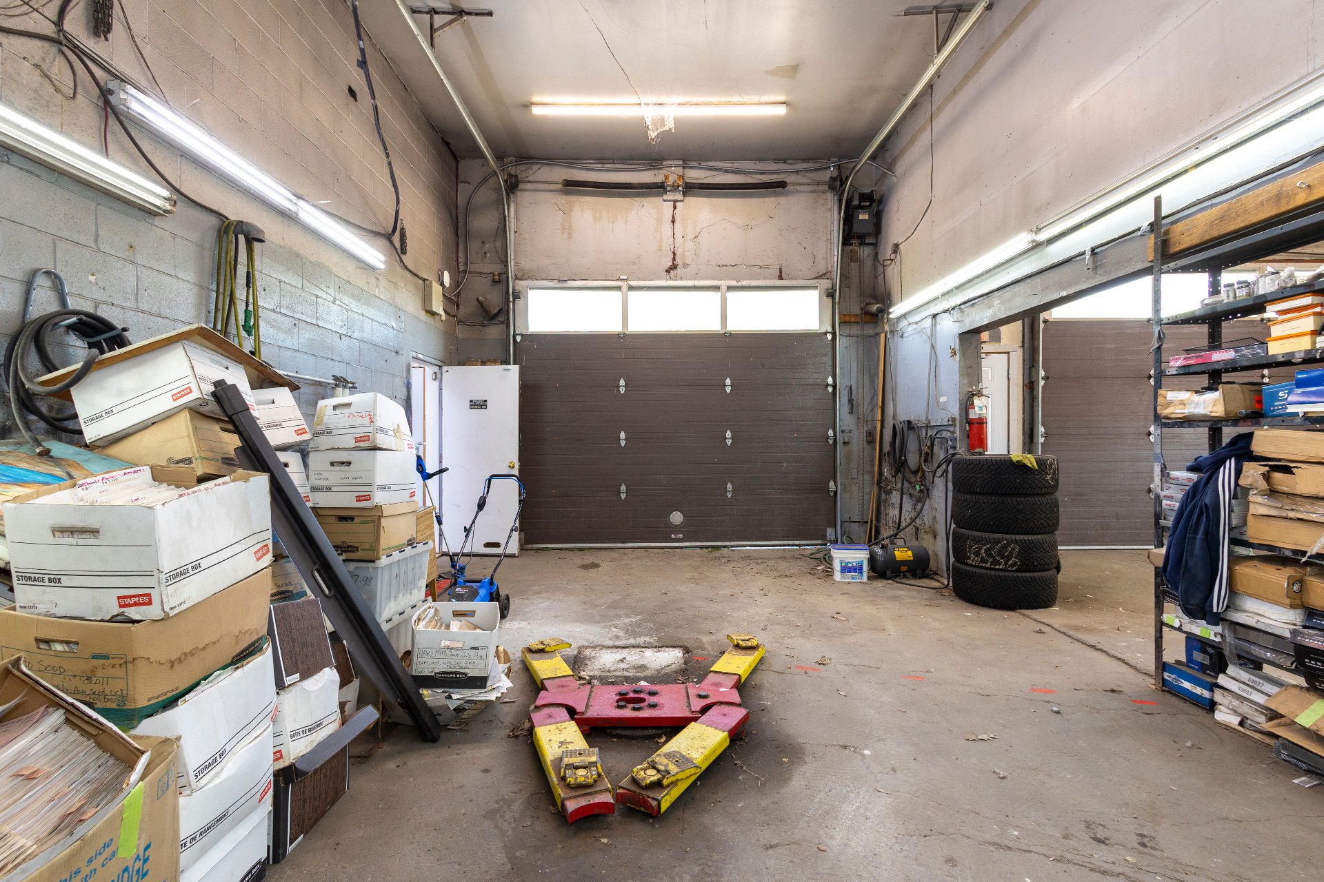 Photo - Garage