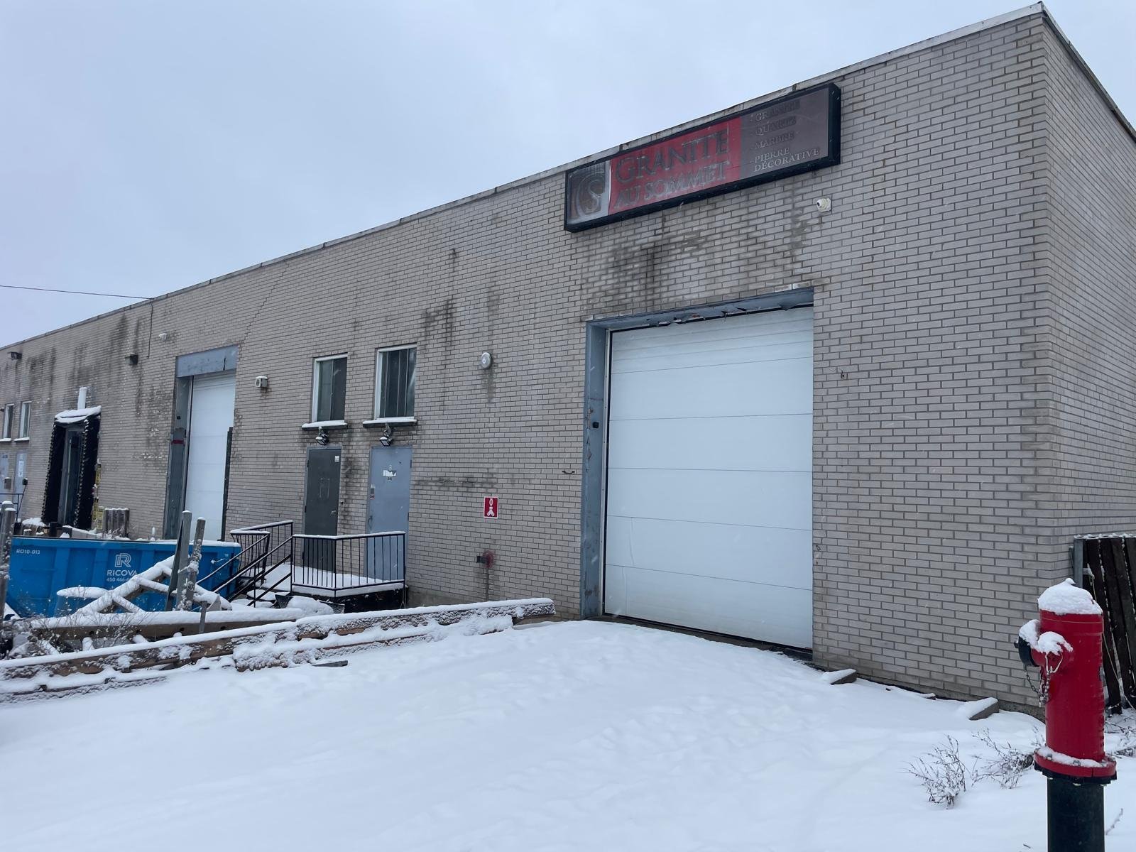 Photo - Garage