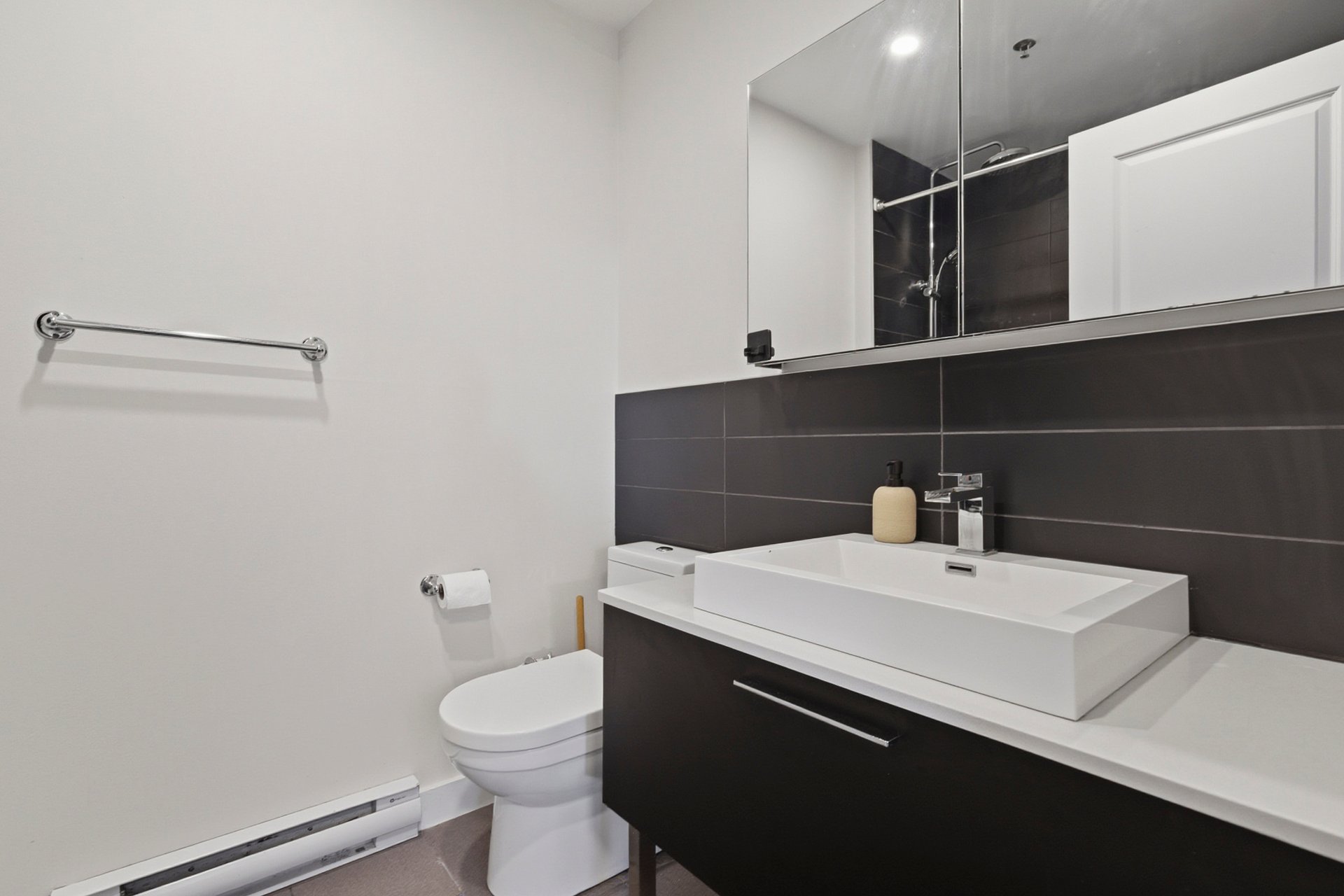 Photo - Salle de bains attenante à la CCP