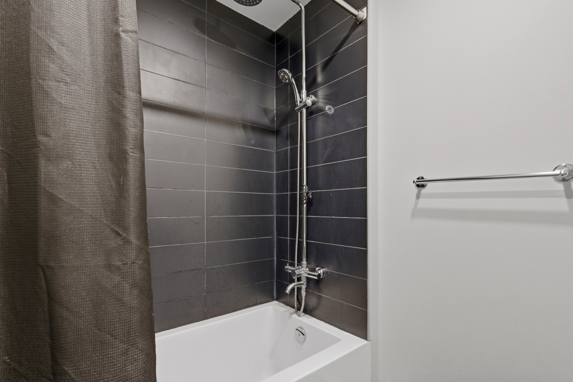 Photo - Salle de bains attenante à la CCP