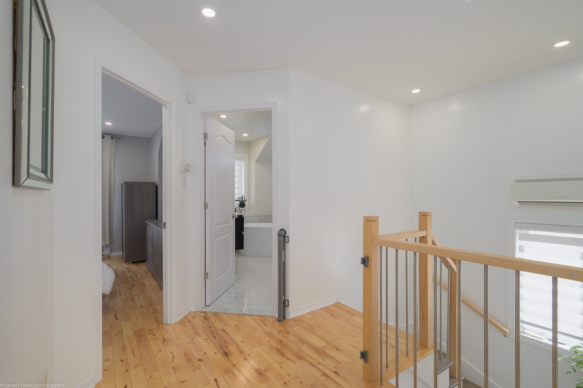 Photo - PASAGEWAY