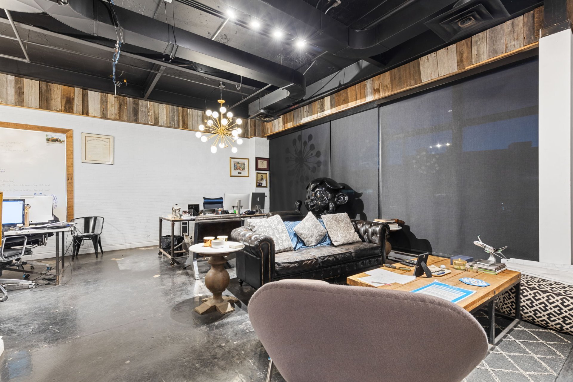 Photo - Bureau