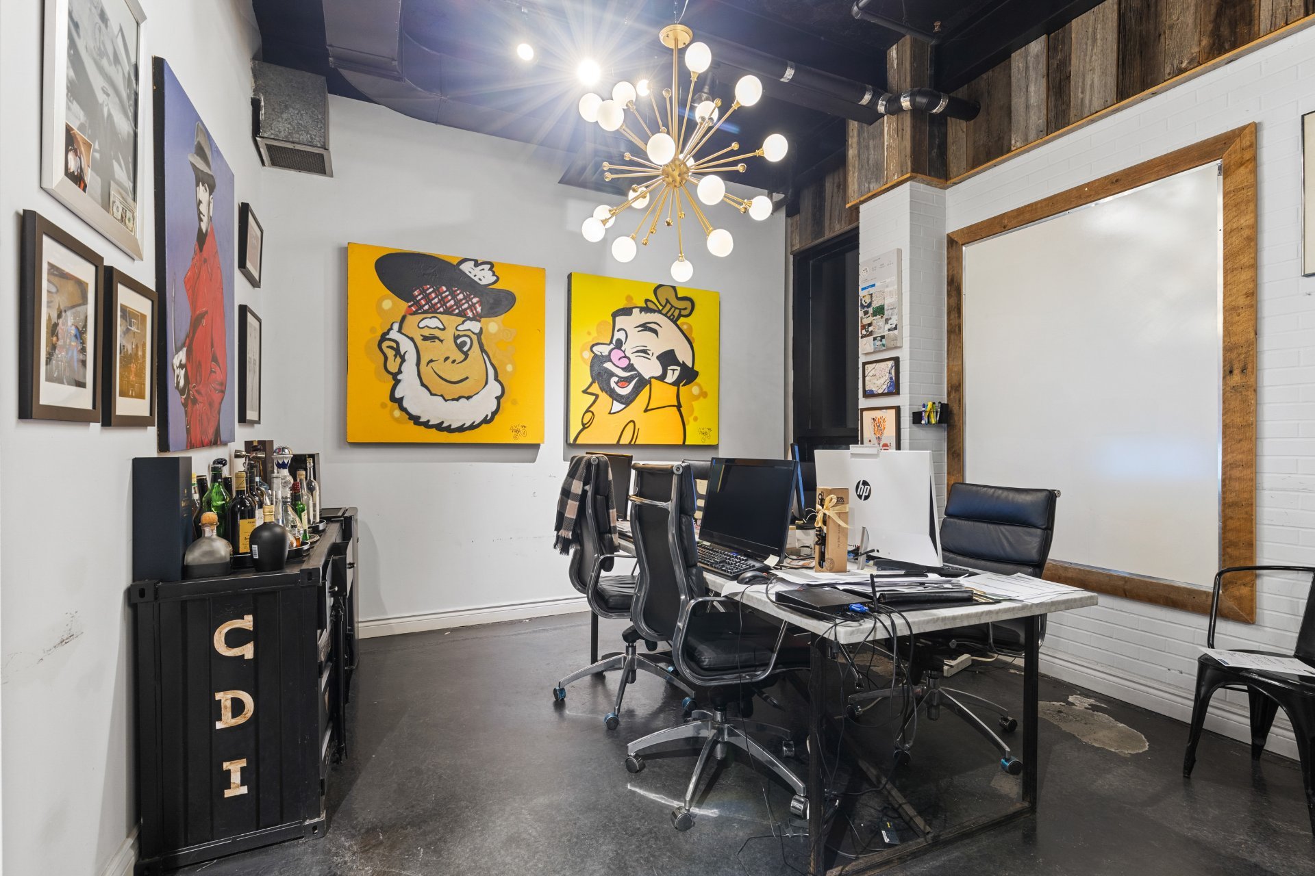 Photo - Bureau
